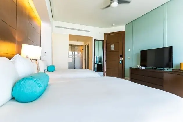 Club 89 King Size Bed Diamante View