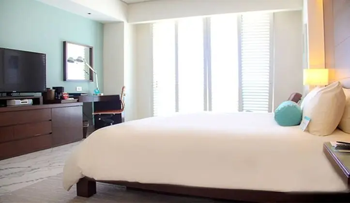 Club 89 King Size Bed Diamante View