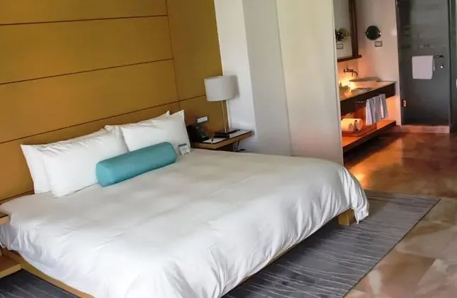 Club 89 King Size Bed Diamante View