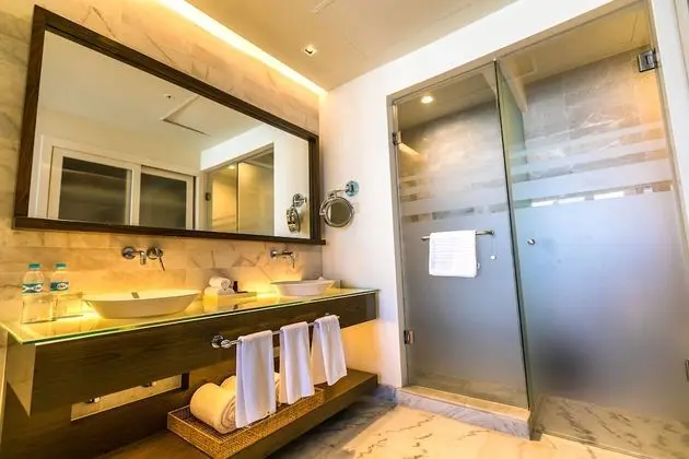 Club 89 King Size Bed Diamante View