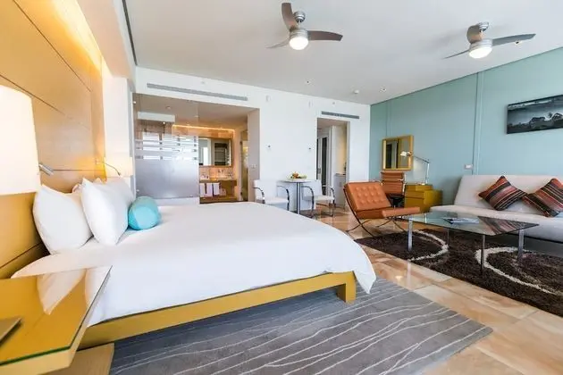 Master Suite King Size Bed Resort View
