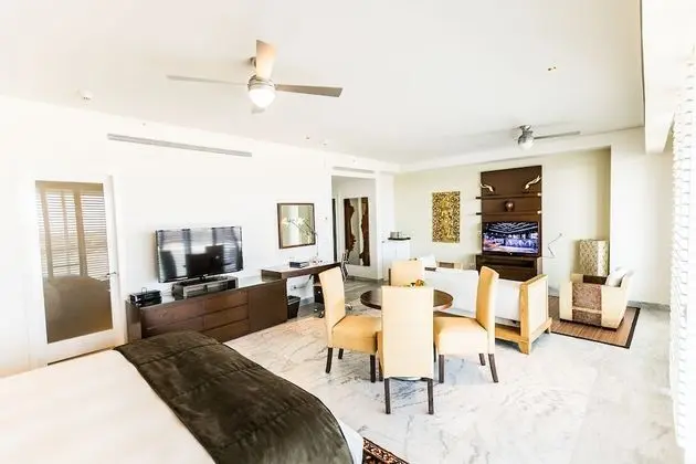 Master Suite King Size Bed Resort View
