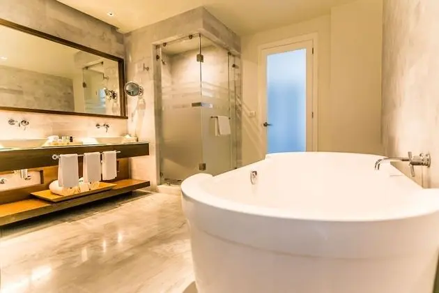 Master Suite King Size Bed Resort View