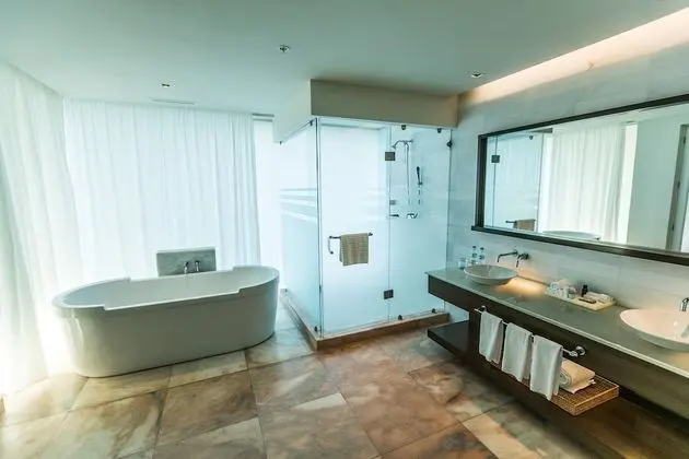 One Bedroom Penthouse King Size Bed Diamante View