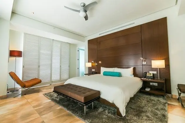 One Bedroom Penthouse King Size Bed Diamante View
