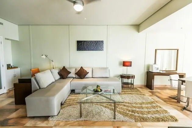 One Bedroom Penthouse King Size Bed Diamante View