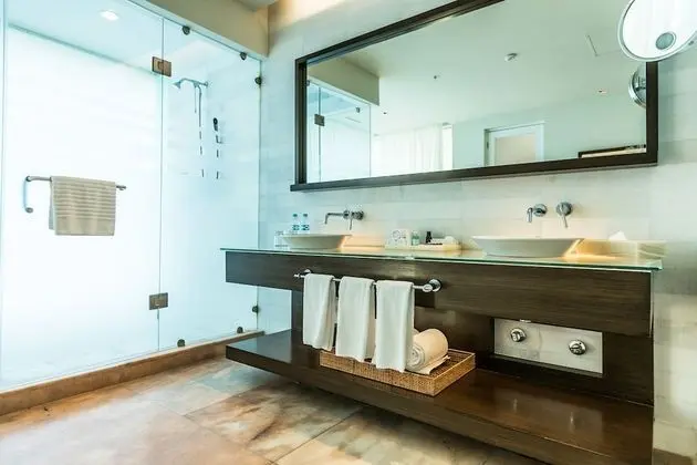One Bedroom Penthouse King Size Bed Diamante View