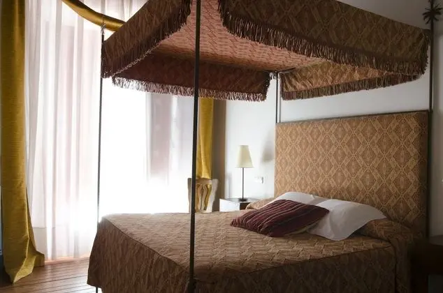 Üç Kişilik Oda