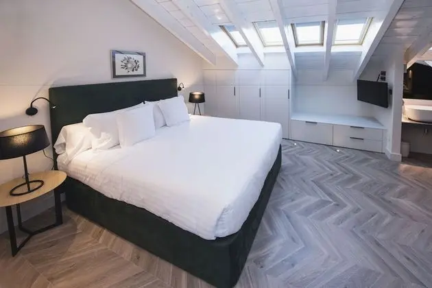 Romantic Süit (Buhardilla)
