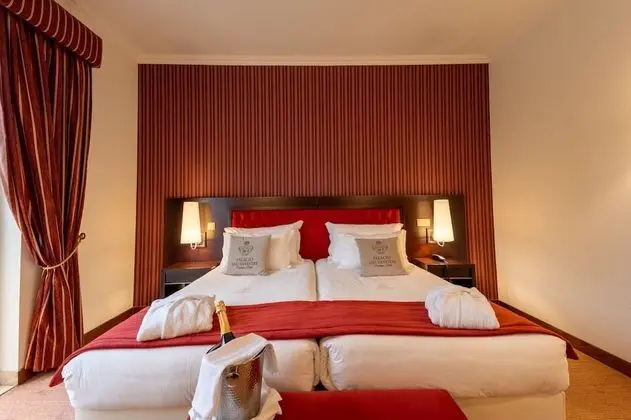 Deluxe Tek Büyük Yataklı Oda, Balkon, Havuz Manzaralı