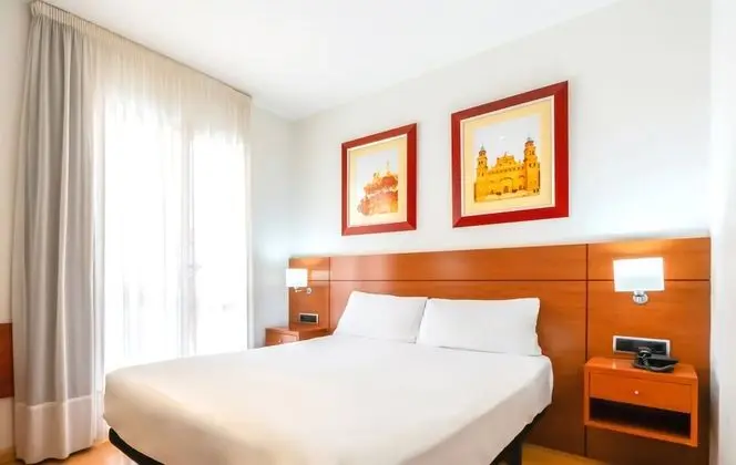 Büyük Yataklı Tek Kişilik Oda (1)