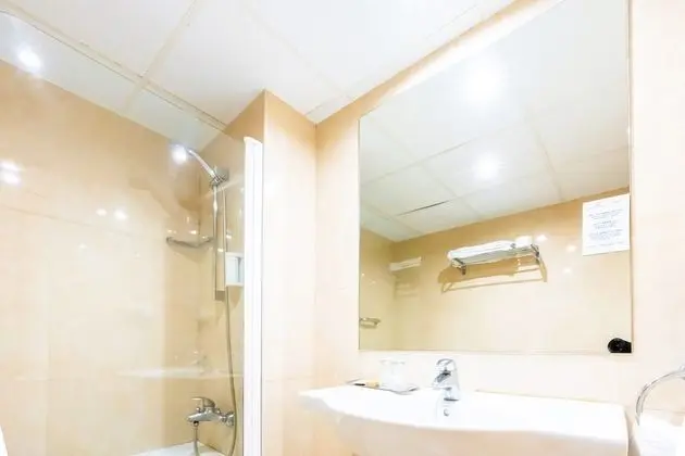 Büyük Yataklı Tek Kişilik Oda (1)