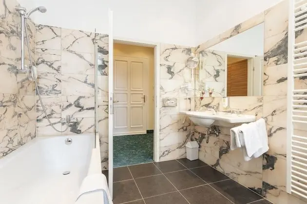 Superior Tek Büyük Yataklı Oda, Küvet, Avlu