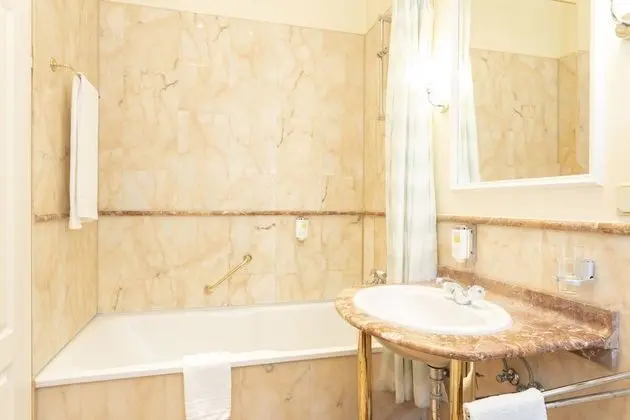 Superior Tek Büyük Yataklı Oda, Küvet, Avlu