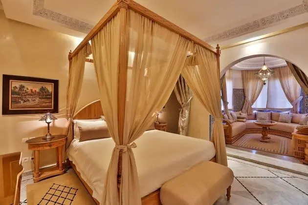 Royal Süit, Havuz Kenarı