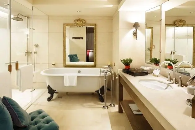 Deluxe Süit, 1 En Büyük (King) Boy Yatak, Business Dinlenme Salonu Kullanımı (no free parking)