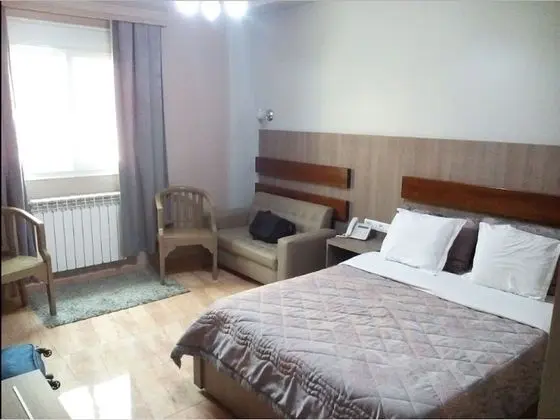 Üç Kişilik Oda
