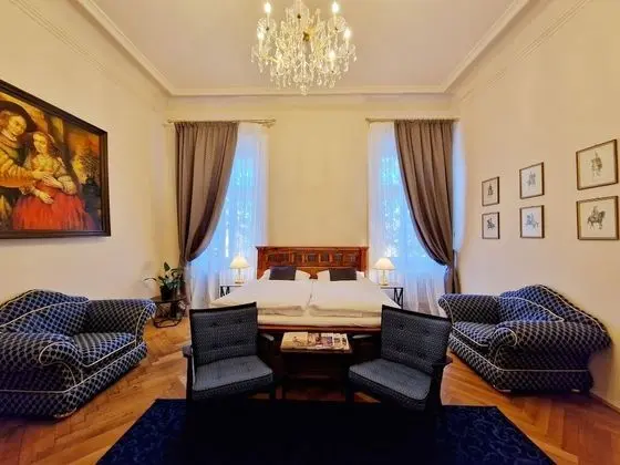 Exclusive Tek Büyük Yataklı Oda