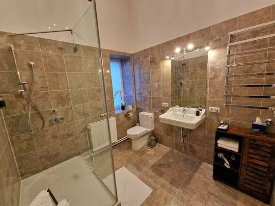 Exclusive Tek Büyük Yataklı Oda