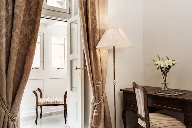 Deluxe Tek Büyük veya İki Ayrı Yataklı Oda, Balkon, Şehir Manzaralı