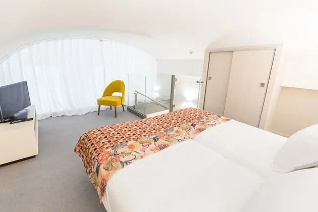 Junior Süit (Mezzanine)