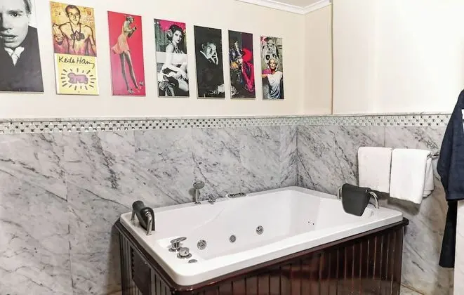 Deluxe Tek Büyük Yataklı Oda