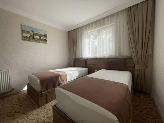 Twin, Sokak Manzaralı