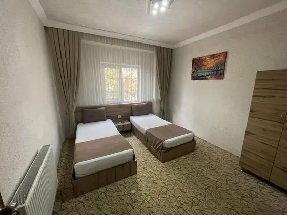 Twin, Sokak Manzaralı