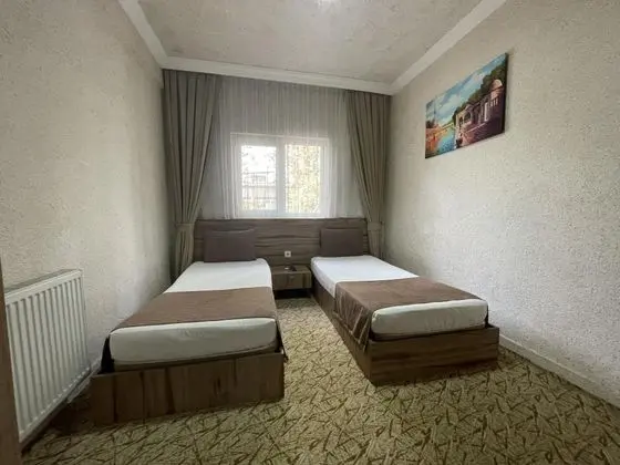 Twin, Sokak Manzaralı