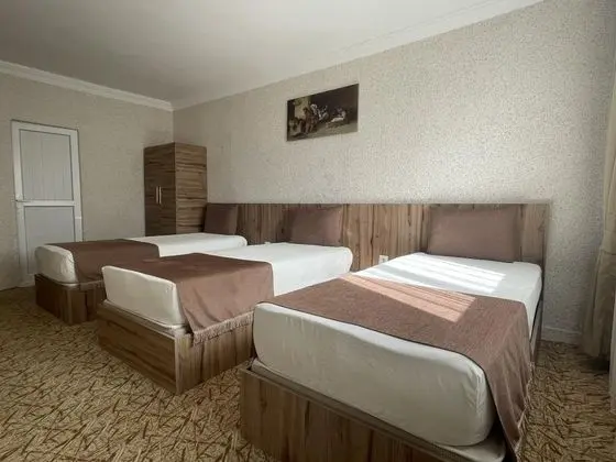 Üç Kişilik Oda, Şehir Manzaralı