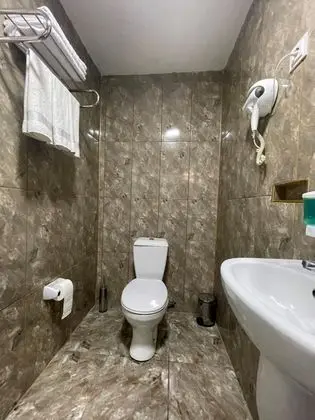 Üç Kişilik Oda, Şehir Manzaralı