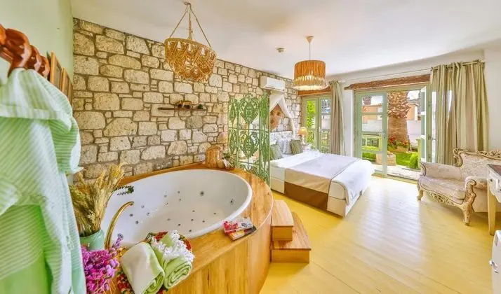 Jakuzili Deluxe Oda, Bahçe Manzaralı