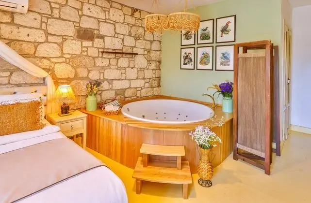 Jakuzili Deluxe Oda, Bahçe Manzaralı