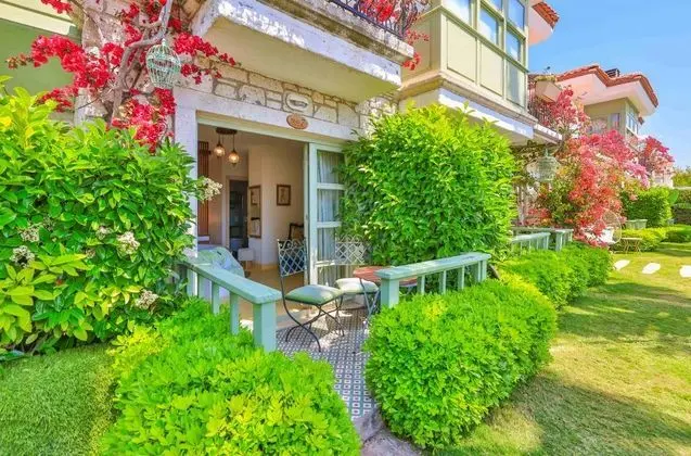 Suite, Bahçe Manzaralı, Şömineli ve Jakuzili