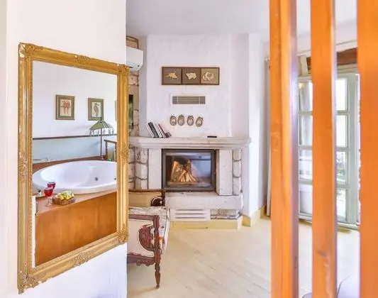 Suite, Bahçe Manzaralı, Şömineli ve Jakuzili