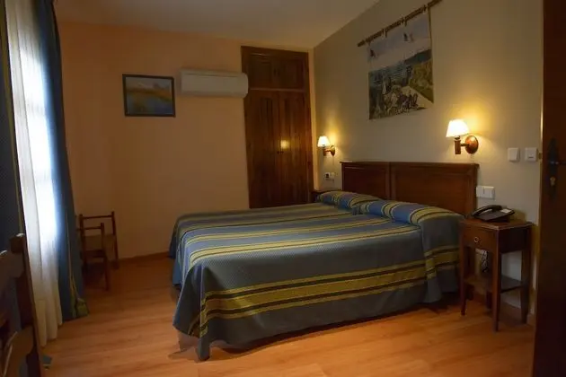 Büyük Yataklı Tek Kişilik Oda