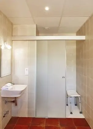 Family Oda (Two Private Bathrooms - Accessible)