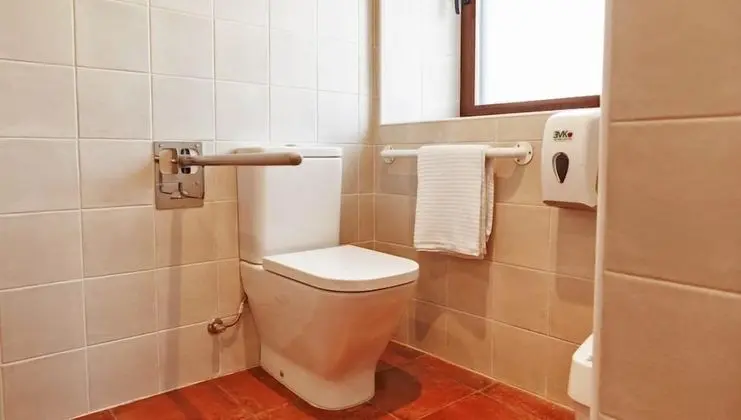 Family Oda (Two Private Bathrooms - Accessible)