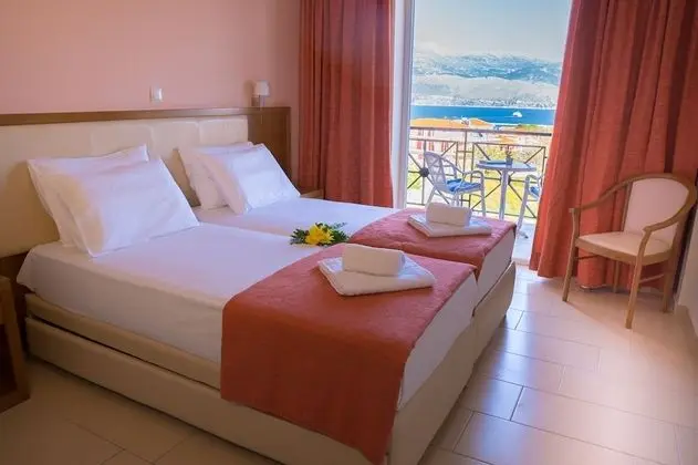 Tek Büyük veya İki Ayrı Yataklı Oda, Deniz Manzaralı