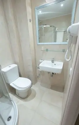 Tek Büyük veya İki Ayrı Yataklı Oda, Havuz Manzaralı