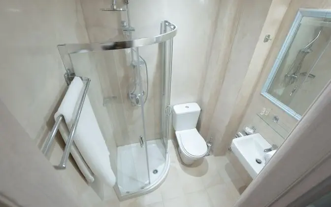 Tek Büyük veya İki Ayrı Yataklı Oda, Havuz Manzaralı