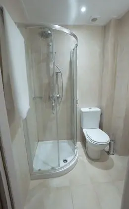 Tek Büyük veya İki Ayrı Yataklı Oda, Havuz Manzaralı