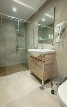 Üç Kişilik Oda