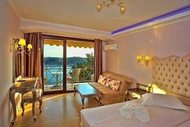 Tek Büyük Yataklı Oda, Deniz Manzaralı (Grand Deluxe)