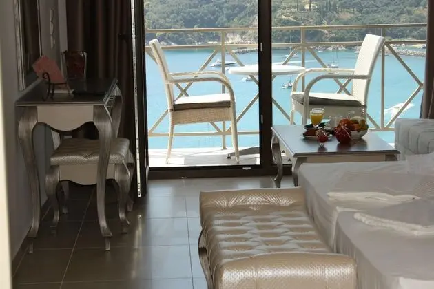 Tek Büyük Yataklı Oda, Deniz Manzaralı (Grand Deluxe)