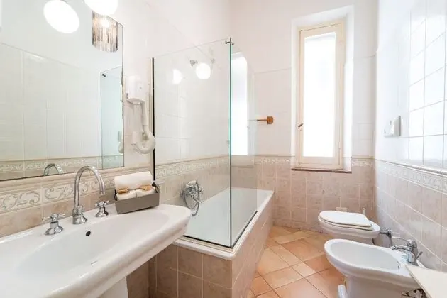 Standard Tek Büyük Yataklı Oda, Özel Banyo, Deniz Manzaralı (Vista mare bagno esterno)