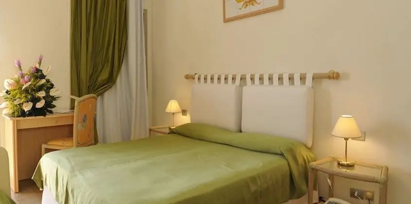 Büyük Yataklı Tek Kişilik Oda