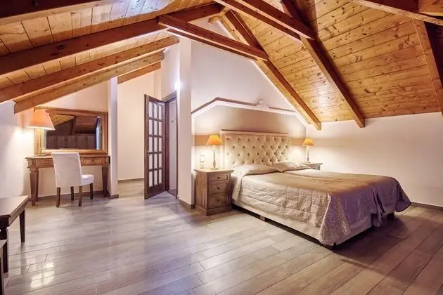 Attic Suite with Pool & Side Sea View