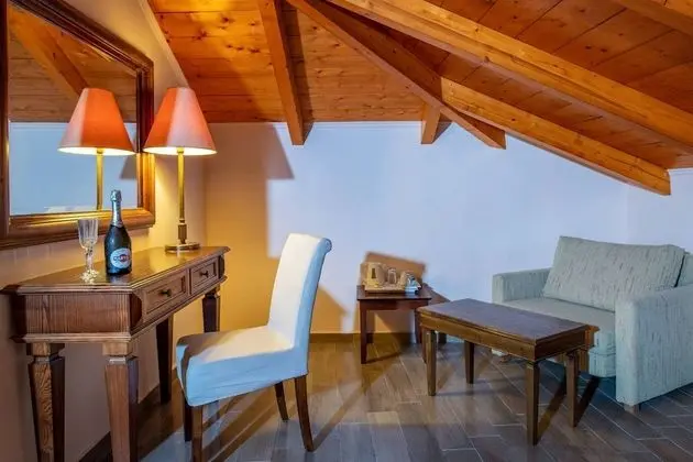 Attic Suite with Pool & Side Sea View