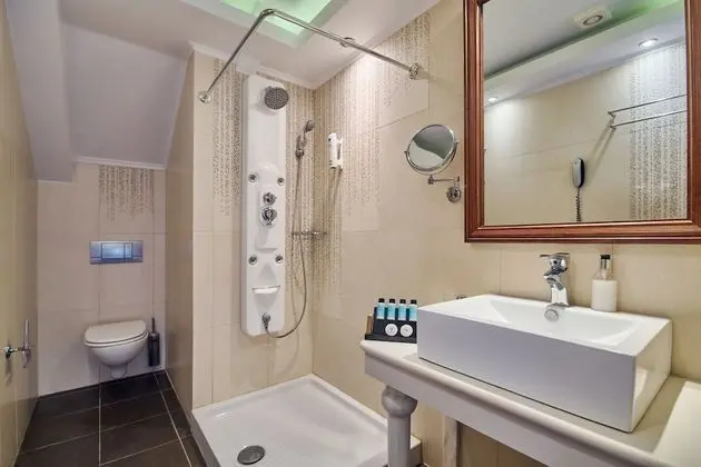 Attic Suite with Pool & Side Sea View